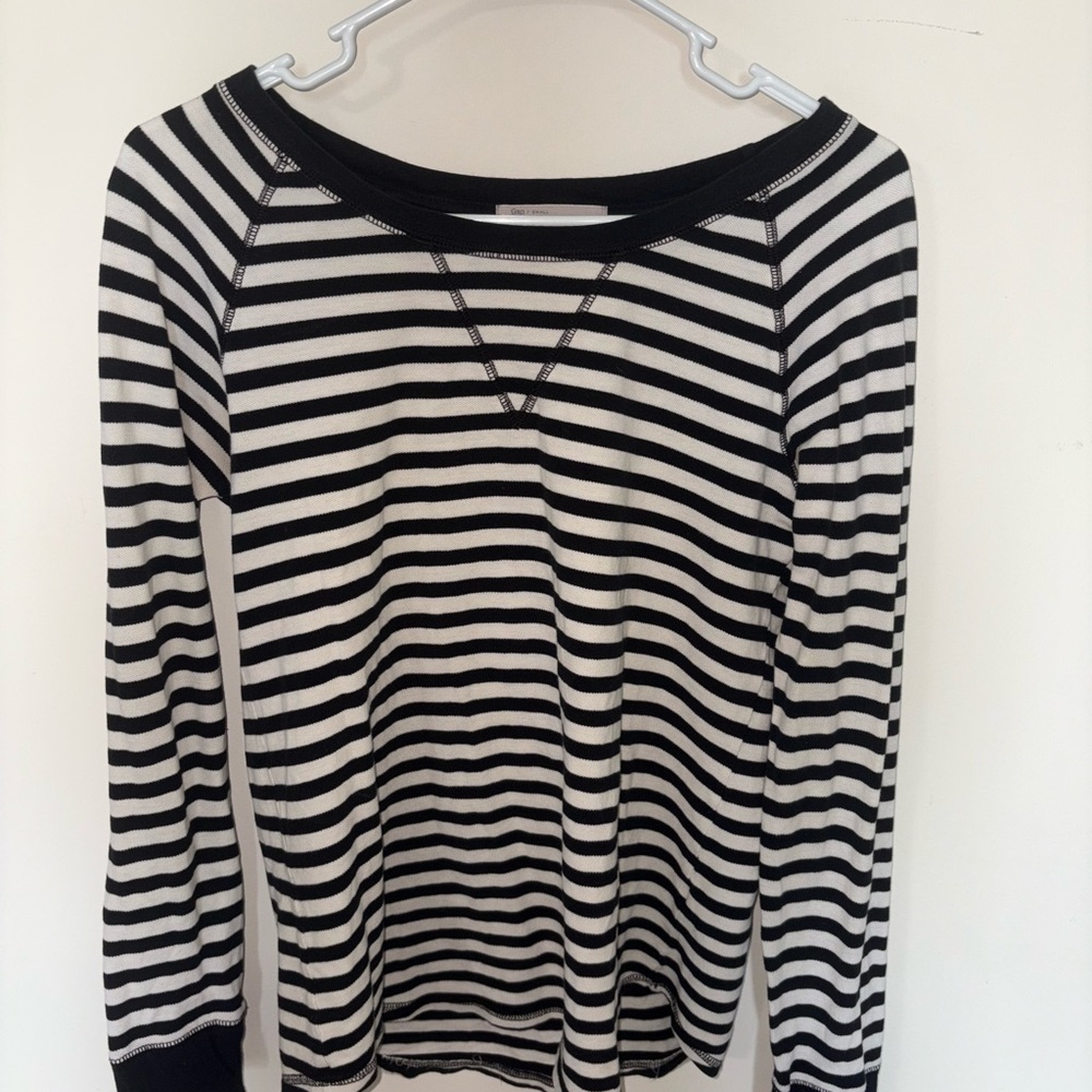 GAP Black and White Long Sleeve Hoodie